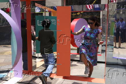 Interactive public art installation by Wade and Leta unveiled at Rockefeller Center