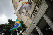 Bandeiras a meio mastro pela morte do prefeito de Belo Horizonte (MG)