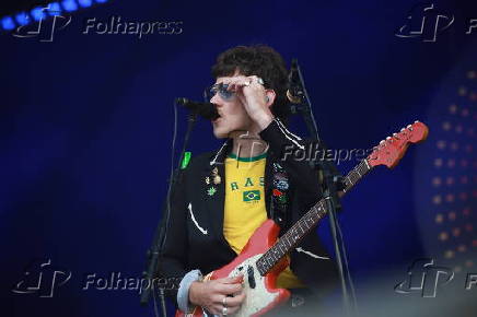 Beach whatherd se apresentam no palco do c6 fest
