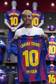 Lamine Yamal hereda el '10' de Messi, Maradona, Ronaldinho y Romario