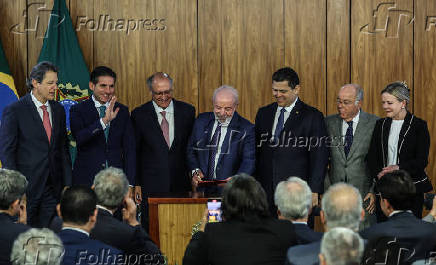 Lula assina MP com R$ 30 bi para setores atingidos pelo tarifaço