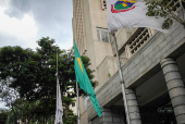 Bandeiras a meio mastro pela morte do prefeito de Belo Horizonte (MG)