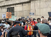 Protestas en Nueva York contra Trump por fondos educativos