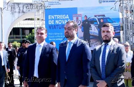 Governador do rio, claudio castro entrega carros para policia militar do estado