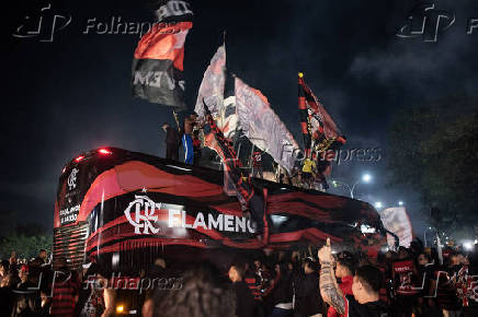 AeroFla: Mobilização da torcida do Flamengo na chegada do ônibus da delegação do clube no Aeroporto do Galeão.