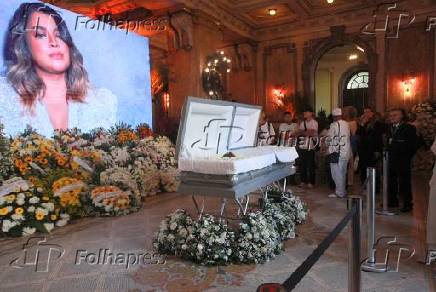 Velorio da preta gil no teatro municipal