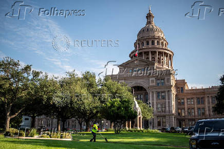 Democratic lawmakers in Texas leave the state in redistricting battle