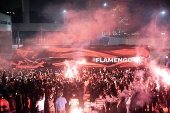 AeroFla: Mobilização da torcida do Flamengo na chegada do ônibus da delegação do clube no Aeroporto do Galeão.