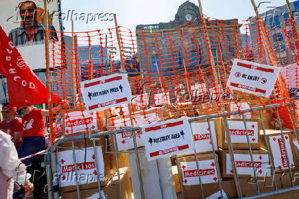 Health unions and workers protest use of aid withholding as weapon of war in Brussels
