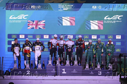 Bandeirada e pódio da categoria lmgt3 durante o fia wec no rolex 6 horas de são paulo