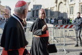 Cardinals arrive in the Vatican for general congregation meetings
