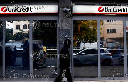 FILE PHOTO: FILE PHOTO: The UniCredit bank in Rome