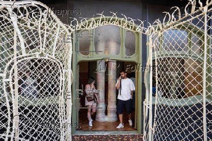 La icónica Casa Batlló de Gaudí recupera el aspecto original de su fachada posterior
