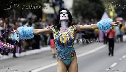Parada LGBT+ é realizada na avenida Paulista