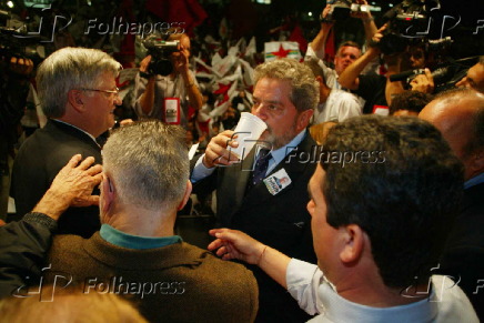 Lula em campanha para presidente em 2002