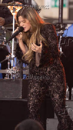 Kelly Clarkson se apresenta no Today Show, dando início à série de shows de verão do Citi