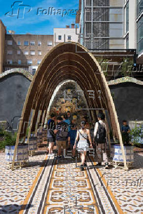 La icónica Casa Batlló de Gaudí recupera el aspecto original de su fachada posterior