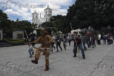 Danzantes conmemoran el Día Internacional de los Pueblos Indígenas en suroeste de México