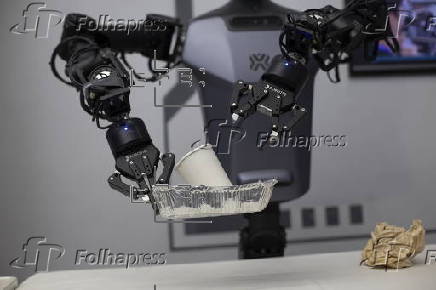 Beijing gets ready for human and robots half marathon