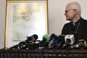 Coletiva de imprensa com o cardeal de são paulo dom odilo scherer referente ao falecimento do papa francisco na catedral da sé em são paulo