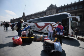 Tras 24 días, maestros retiran plantón en Ciudad de México y advierten regreso a Sheinbaum