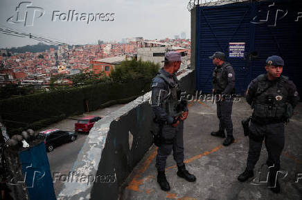Policiais Militares em Paraisópolis Após Protesto