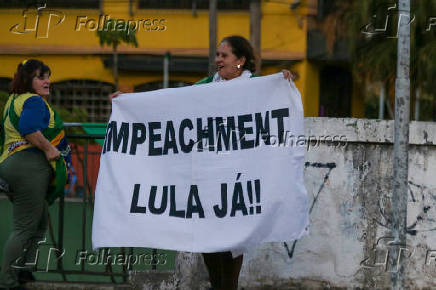 Manifestantes Caminham no Viaduto Tutóia
