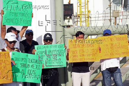 Jubilados cierran planta de la estatal Pemex y provocan desabasto de gasolina en Chiapas