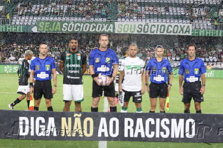 Campeonato paranaense partida entre o coritiba contra o maringá