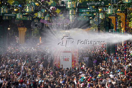 Revellers celebrate New Year Water Festival in Phnom Penh