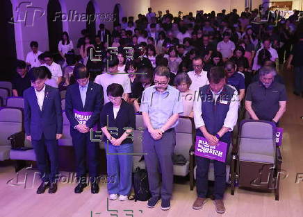 Memorial service for crowd crush victims