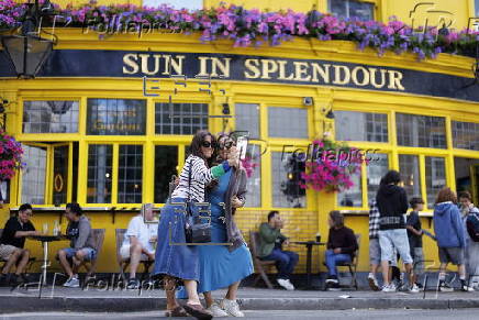 Daily life in Notting Hill, London