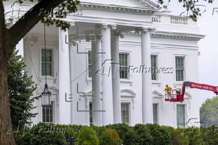White House undergoes pressure washing in Washington