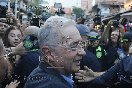 Expresidente Uribe hace mitin electoral en su primer acto público tras quedar en libertad