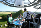 Michelin-starred dinner suspended at fifty metres in Braine-L'alleud