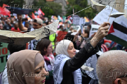 Ato contra genocídio palestino sobe a rua da Consolação