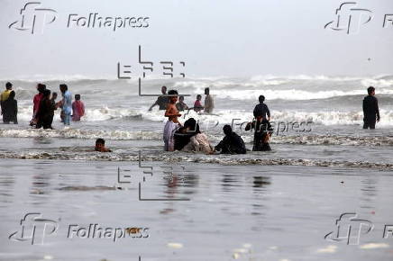 Heatwave continues to grip Pakistan with soaring temperatures