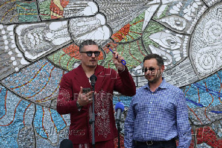 Heavyweight Champion Oleksandr Usyk Launches a Fundraiser for the rebuilding of apartment buildings in Ukraine