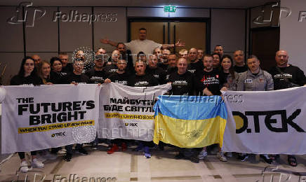 Oleksandr Usyk meets Ukrainian war veterans ahead of his fight against Daniel Dubois