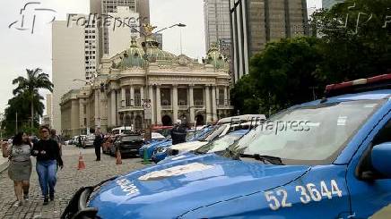 Missa de 7º dia homenageia policiais mortos em megaoperacao no Rio