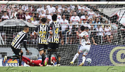 Brasileiro Championship - Sao Paulo v Santos