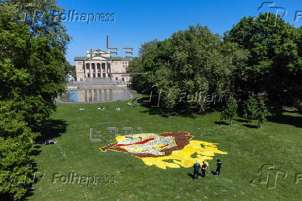 Floral portrait of Boleslaw I the Brave marks his 1000th coronation anniversary in Poznan