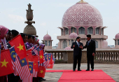 The Prime Minister of Vietnam meets his Malaysian counterpart during his visit to Malaysia