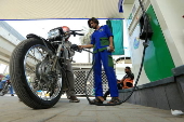 Petrol prices rise in Pakistan