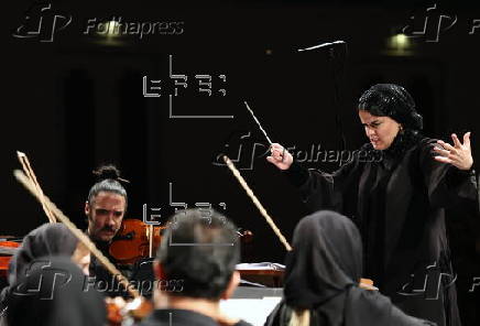 First female conductor leads Tehran's Symphony Orchestra
