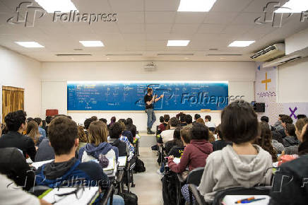 Turma de cursinho em SP; 95% dos alunos de escolas privadas se inscrevem para fazer o Enem