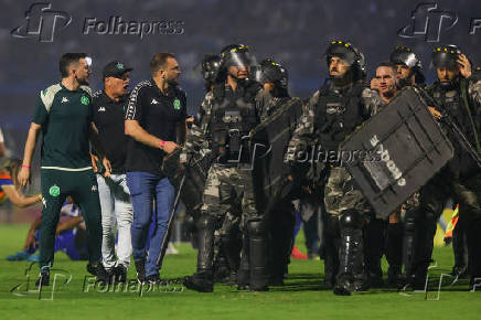 Confusão ao final da partida em que o Avaí foi campeão catarinense