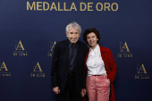 Enrique Cerezo recibe Medalla de Oro 2025