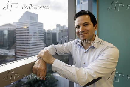 Branko Sevarlic em sua sala no escritório da Philip Morris Brasil