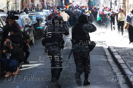 Seguidores de Evo Morales chocan con la Policía en su tercer día de protestas en Bolivia